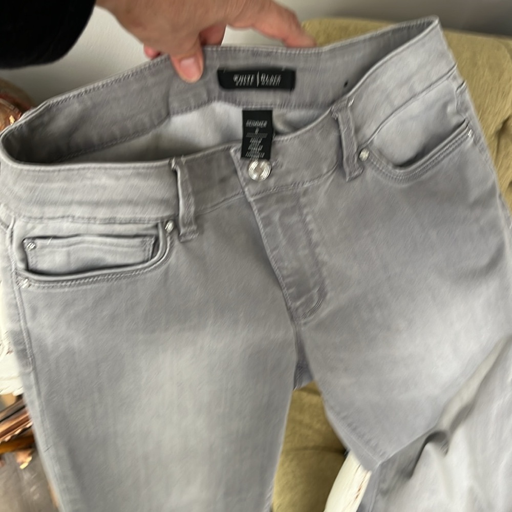 White House black market 8 gray skinny jeans super cute